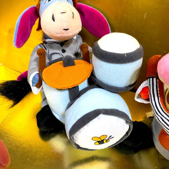 DISNEY STORE EXCLUSIVE NWT VTG WINNIE THE POOH 1984 ROCK BAND BEAN BAG PLUSH (4) - Picture 9 of 13